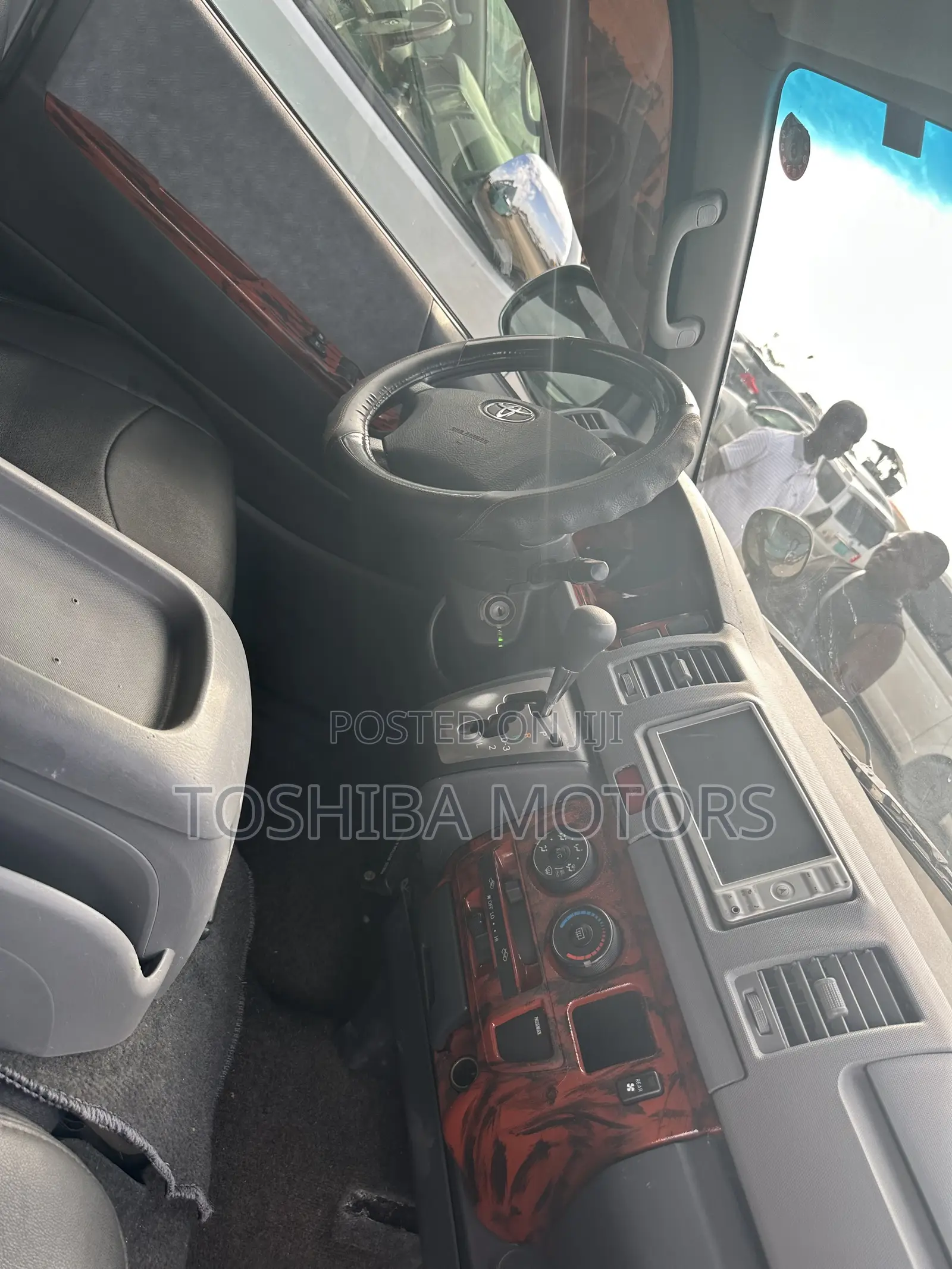 Toyota HiAce 2013 Black