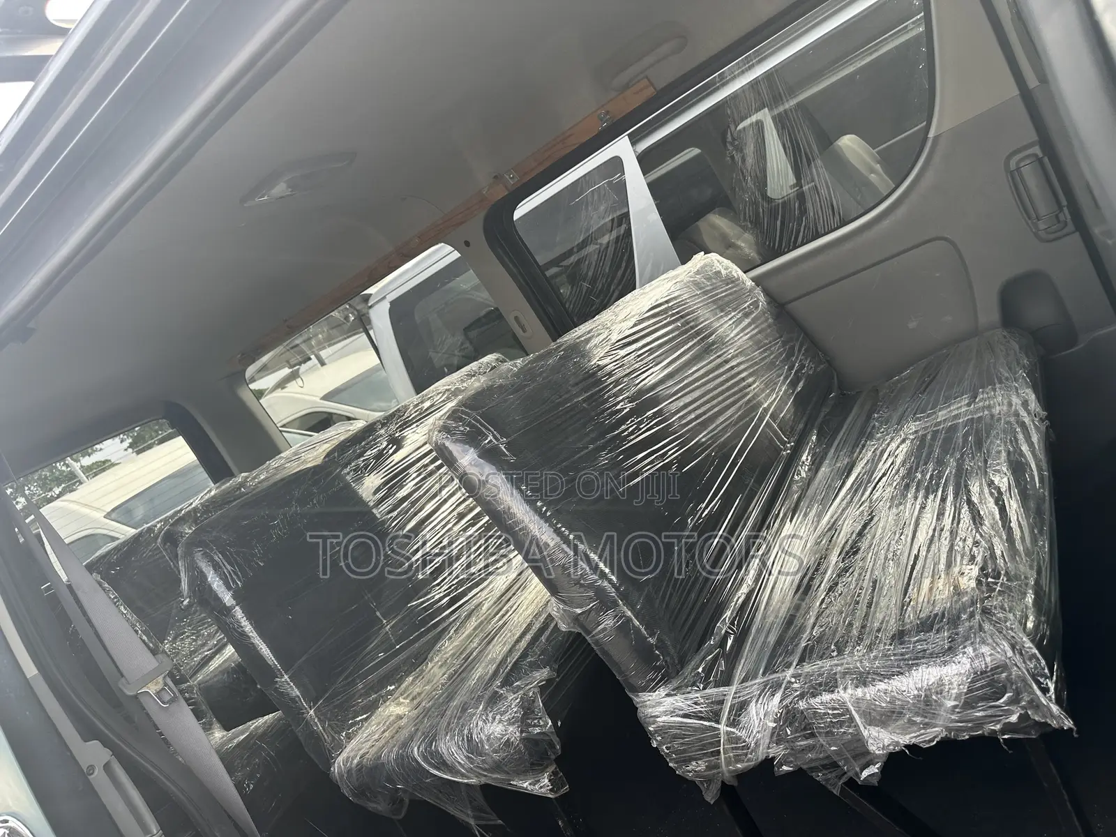 Toyota HiAce 2013 Black