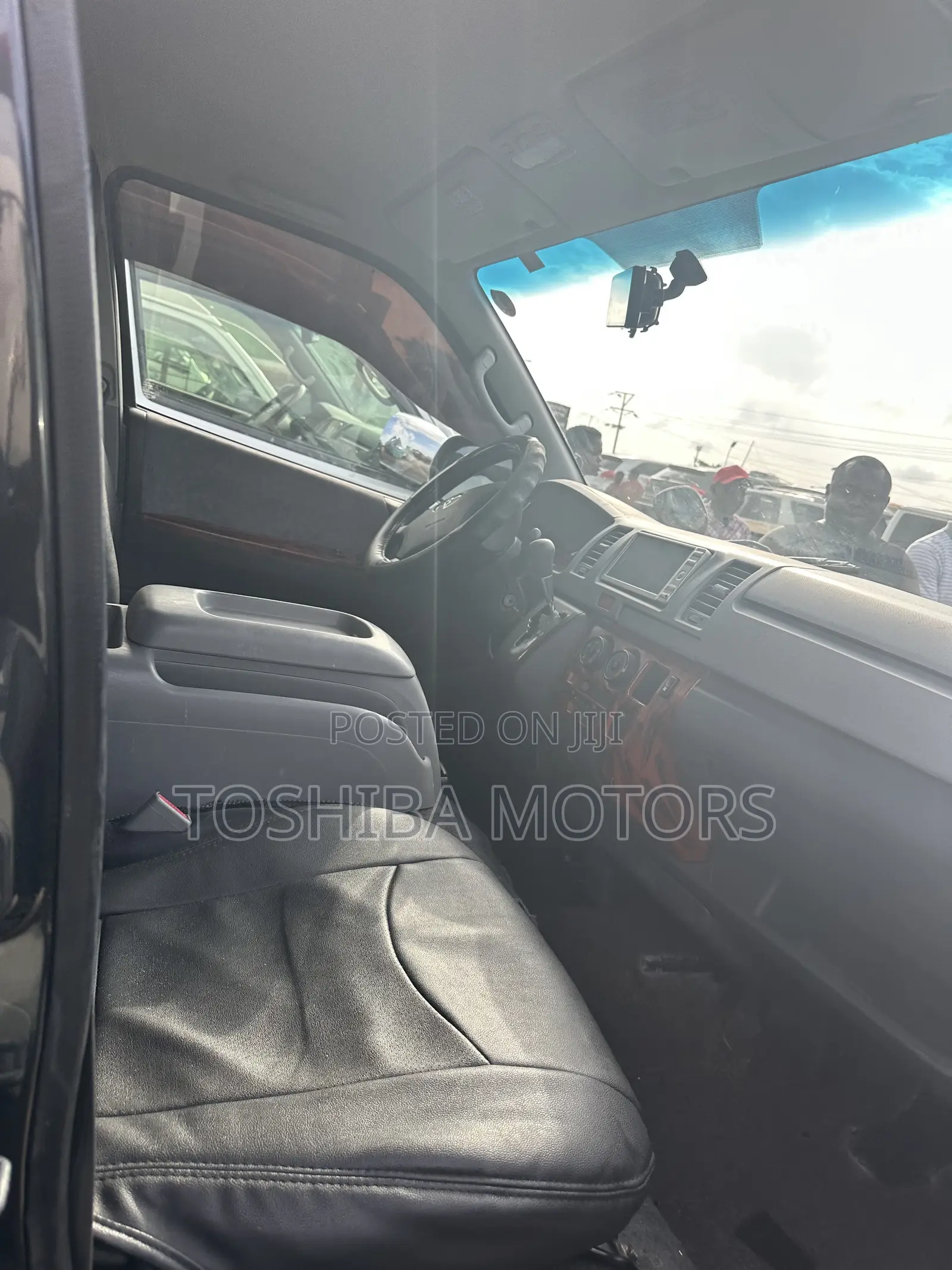 Toyota HiAce 2013 Black