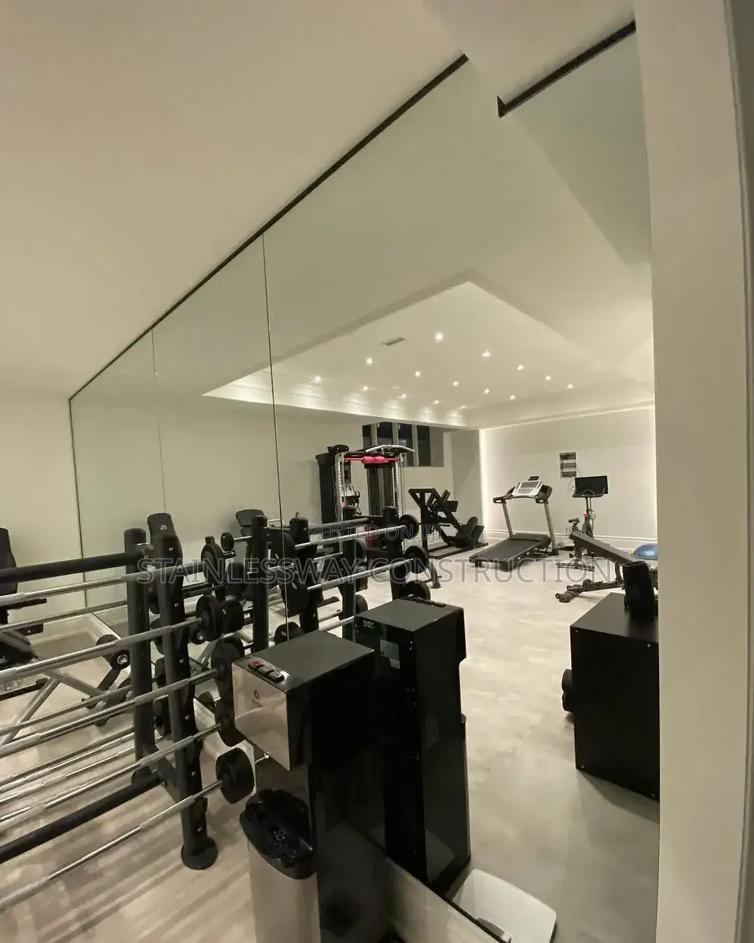 Durable Office Glass Partition With Elegant Modern Designs