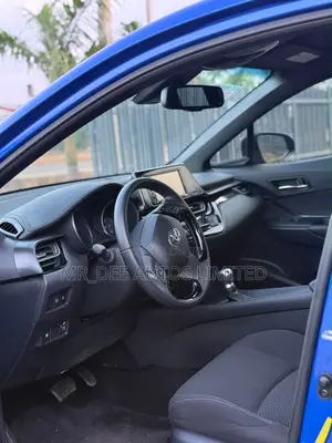 Toyota C-HR XLE Prermium FWD (2.0L 4cyl 2AM) 2018 Blue