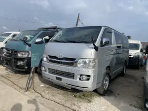 Toyota HiAce 2013 Silver