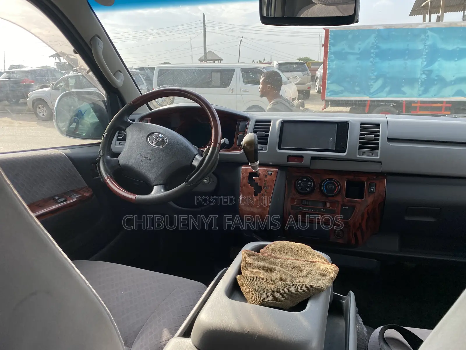 Toyota HiAce 2013 Silver