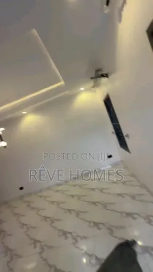 2bdrm Block of Flats in Oworonshoki / Gbagada for rent