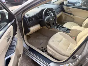 Toyota Camry XLE 4dr Sedan (2.5L 4cyl 6A) 2015 Gold