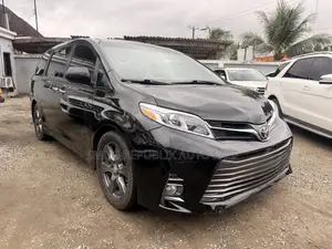 Toyota Sienna SE 8 Passenger (3.5L 6cyl 8A) 2017 Black