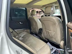 Mercedes-Benz GLK-Class Base GLK 350 4dr AWD 4MATIC (3.5L 6cyl 7A) 2015