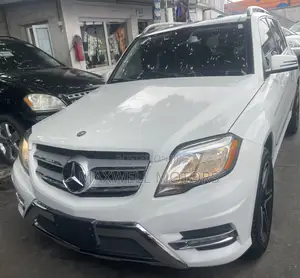 Mercedes-Benz GLK-Class Base GLK 350 4dr AWD 4MATIC (3.5L 6cyl 7A) 2015