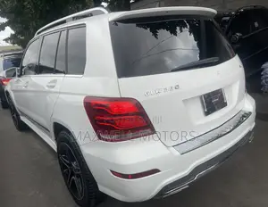 Mercedes-Benz GLK-Class Base GLK 350 4dr AWD 4MATIC (3.5L 6cyl 7A) 2015