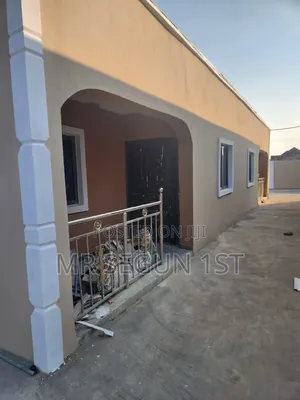 1bdrm Block of Flats in Hasan, Akala Express for rent