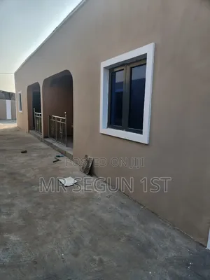 1bdrm Block of Flats in Hasan, Akala Express for rent