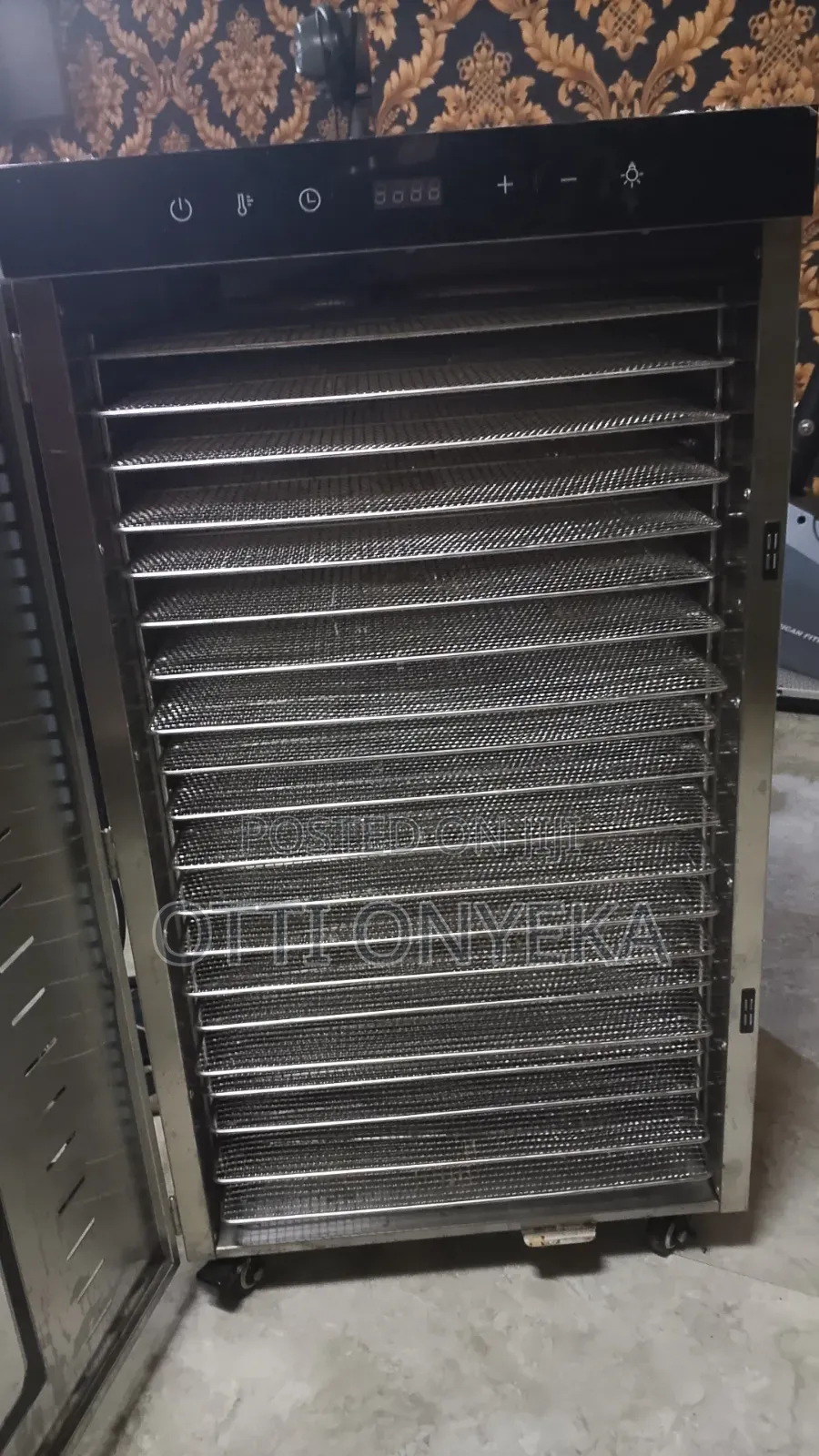 Dehydrator