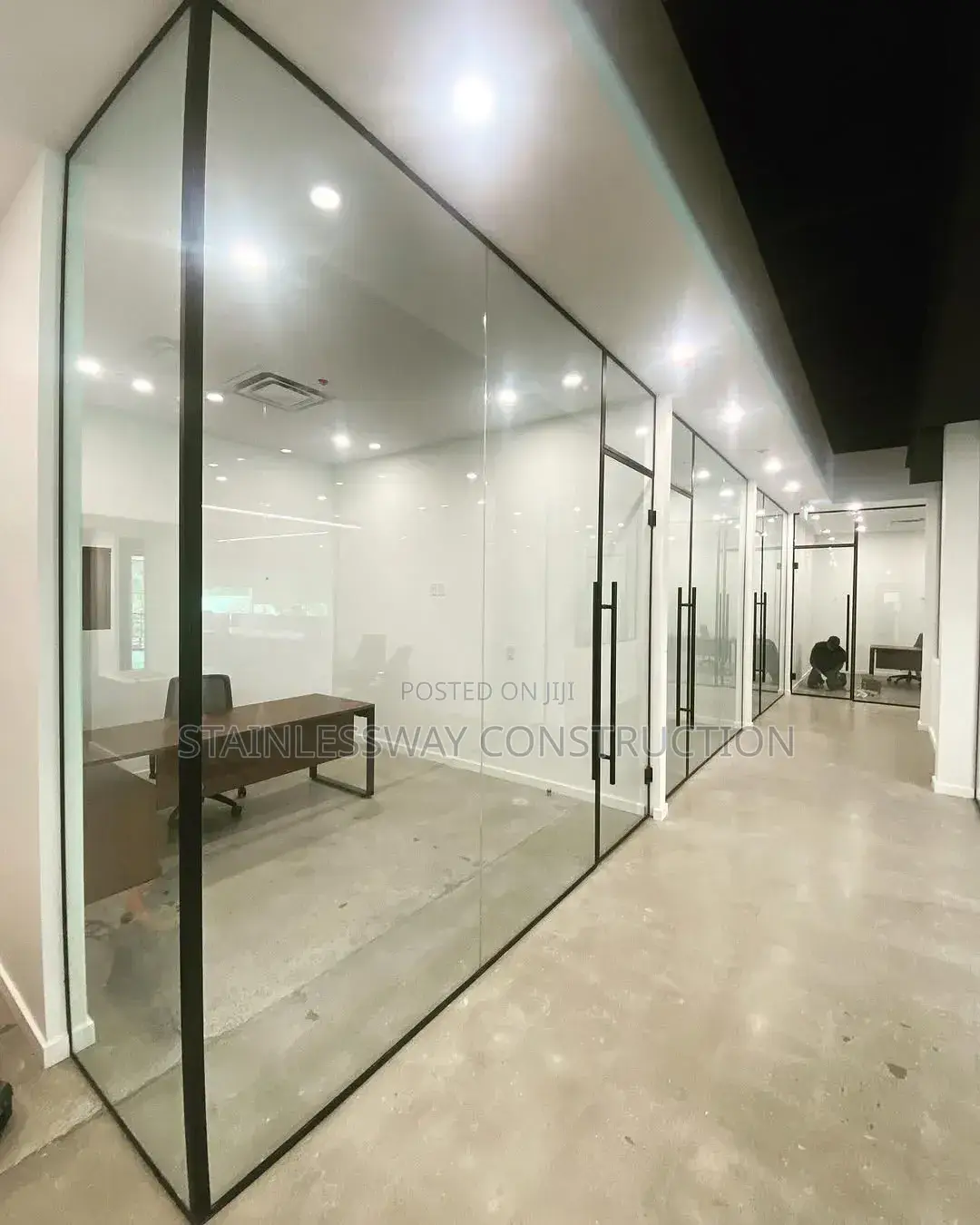 Durable Office Glass Partition With Elegant Modern Designs