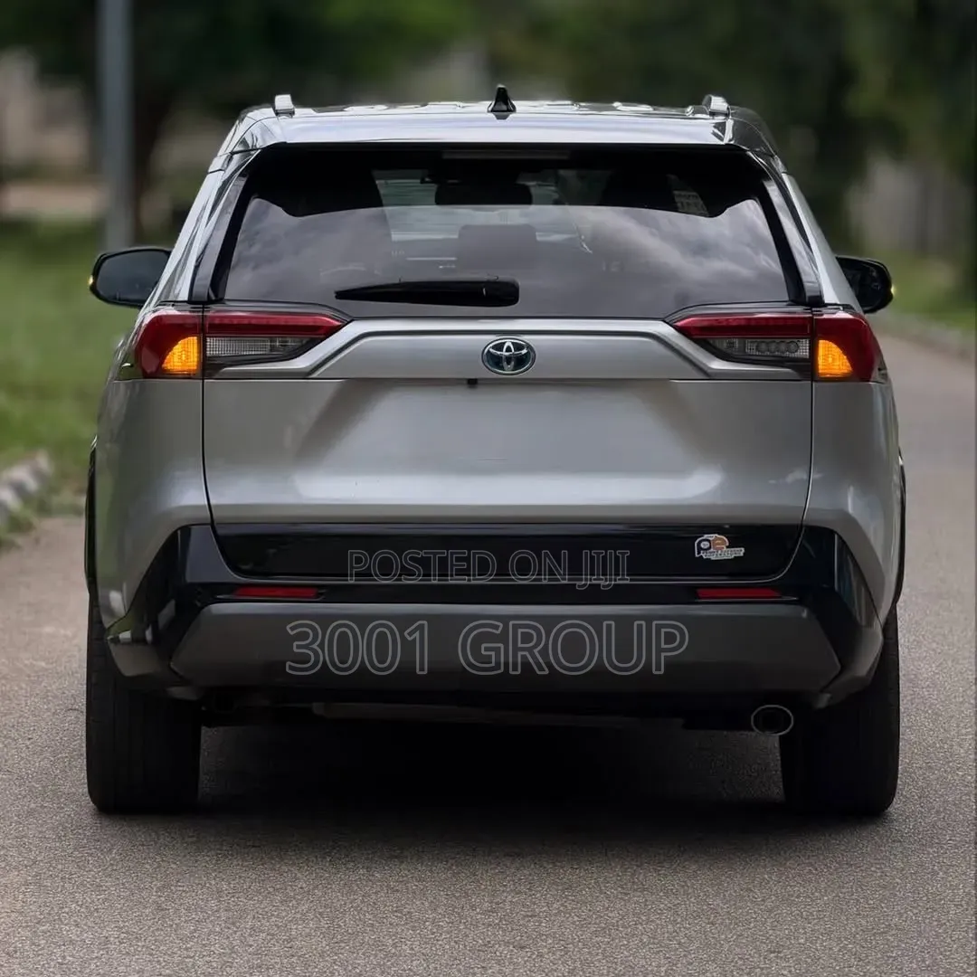 Toyota RAV4 2024 Silver