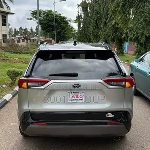 Toyota RAV4 2024 Silver
