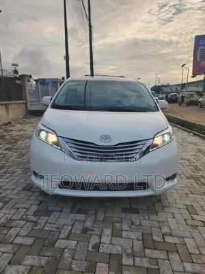 Toyota Sienna Limited Premium 7 Passenger (3.5L 6cyl 8A) 2017 White