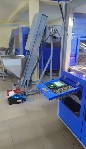 Automatic Plastic Bottle Making Machine