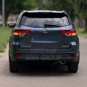 Toyota Highlander 2018 Blue