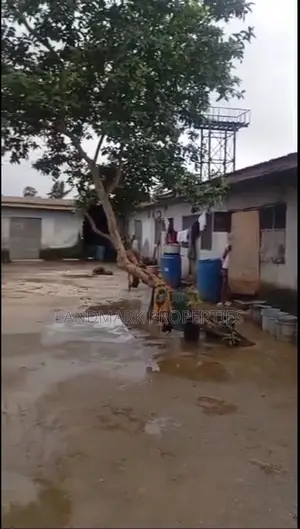 10bdrm Bungalow in Osisioma Ngwa for sale