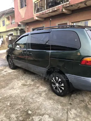 Toyota Sienna 2000 Green