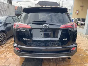 Toyota RAV4 XLE 4dr SUV AWD (2.5L 4cyl 6A) 2018 Black