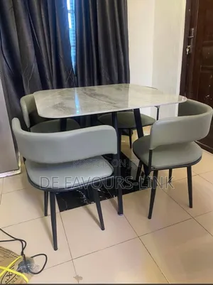 4 Seater Dinning Marble