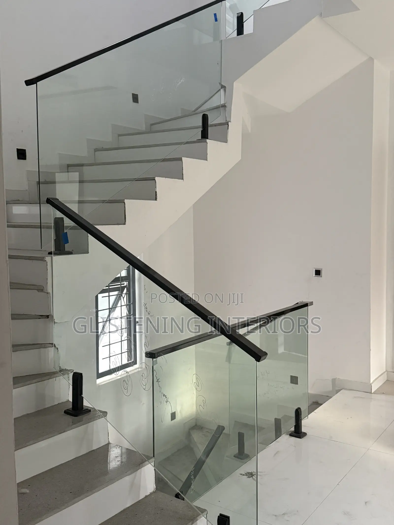 Staircase Spigot 10mm Tempered Plain Glass
