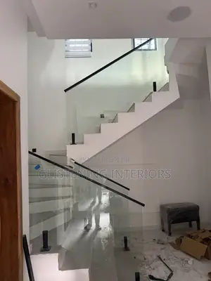 Staircase Spigot 10mm Tempered Plain Glass