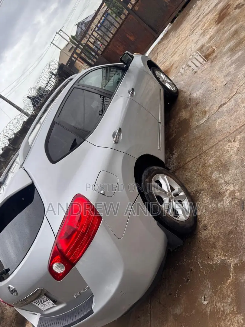 Nissan Rogue 2011 Silver