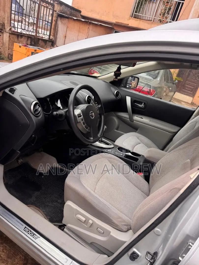 Nissan Rogue 2011 Silver