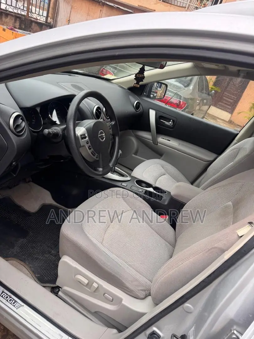 Nissan Rogue 2011 Silver