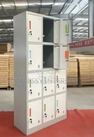 12 Safe Lockers