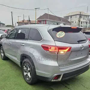 Toyota Highlander Limited Platinum 4x2 V6 (3.5L 6cyl 8A) 2017 Silver