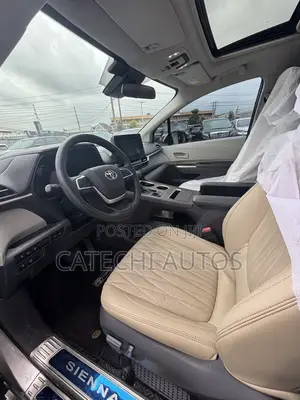 Toyota Sienna LE 2022 Gray