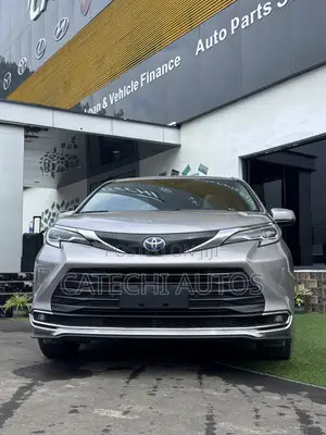 Toyota Sienna LE 2022 Gray
