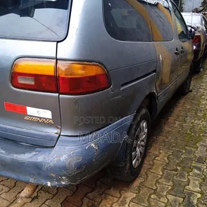 Toyota Sienna 1999 Green