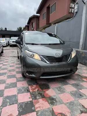 Toyota Sienna LE 7 Passenger 2012 Green
