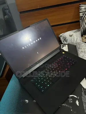 Laptop Alienware m17 R5 16GB AMD Ryzen 9 SSD 1T