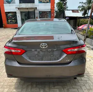 Toyota Camry LE FWD (2.5L 4cyl 8AM) 2018 Gray
