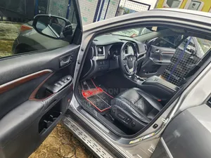 Toyota Highlander Limited 4dr SUV AWD (3.5L 6cyl 6A) 2014 Gray