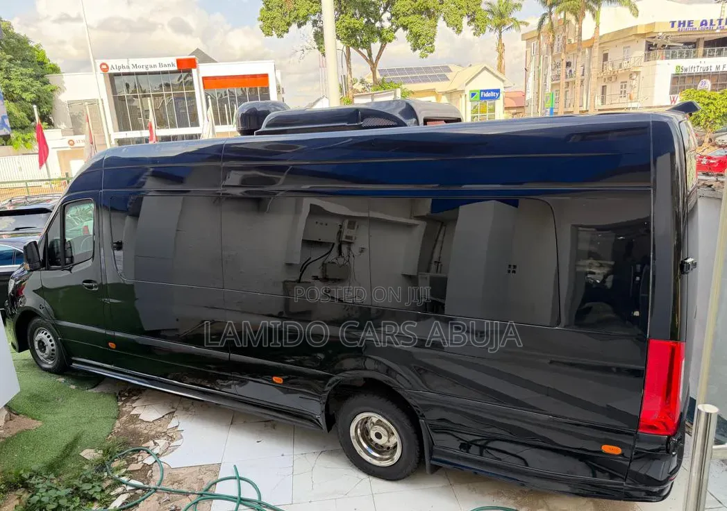New Mercedes-Benz Sprinter 2022 Black