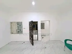 1bdrm Room & Parlour in Eket for rent