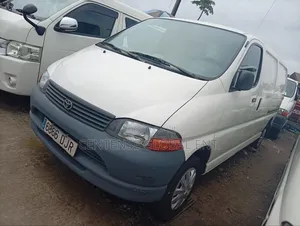 Toyota HiAce 2005 White