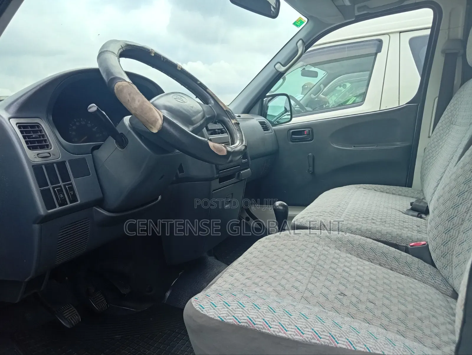 Toyota HiAce 2005 White