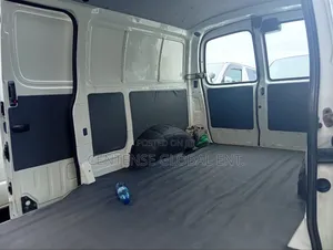 Toyota HiAce 2005 White