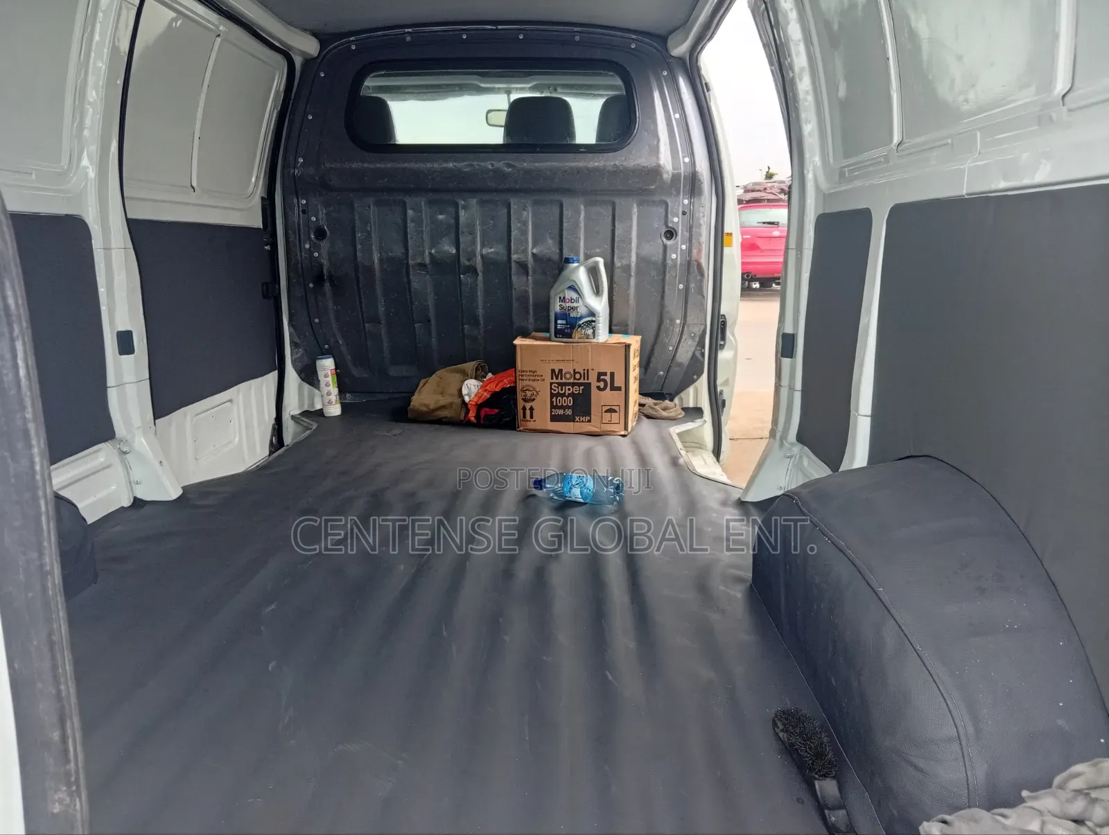 Toyota HiAce 2005 White