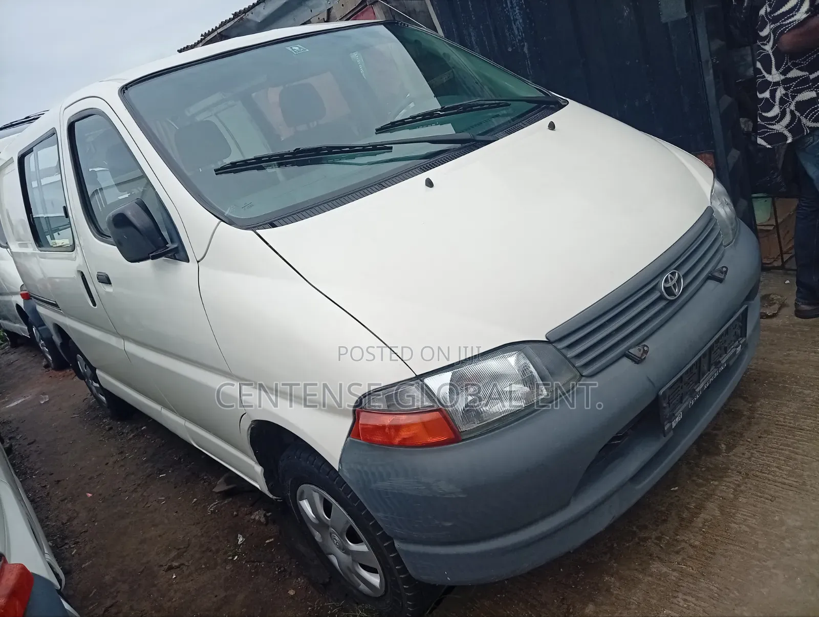 Toyota HiAce 2005 White
