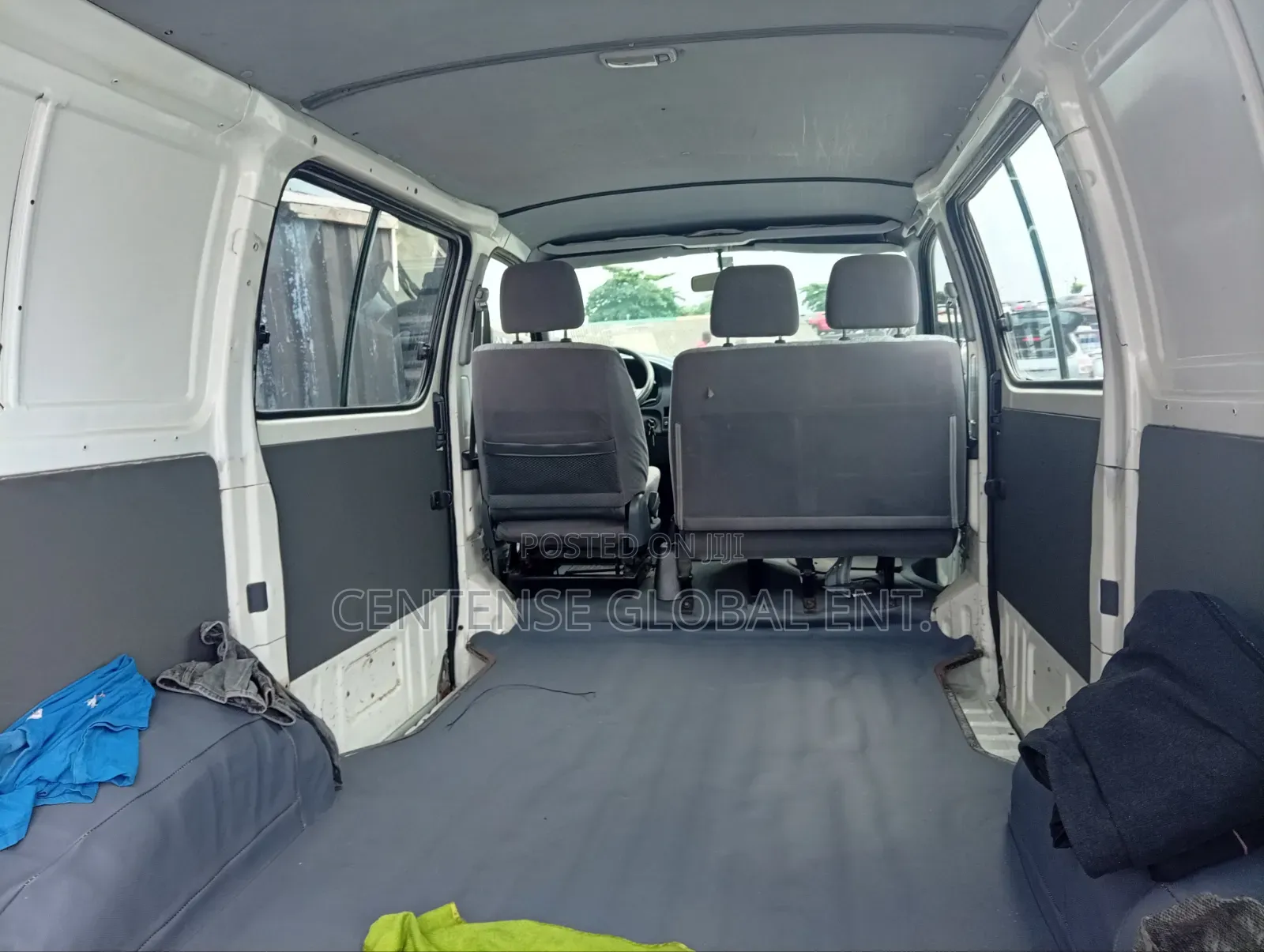Toyota HiAce 2005 White