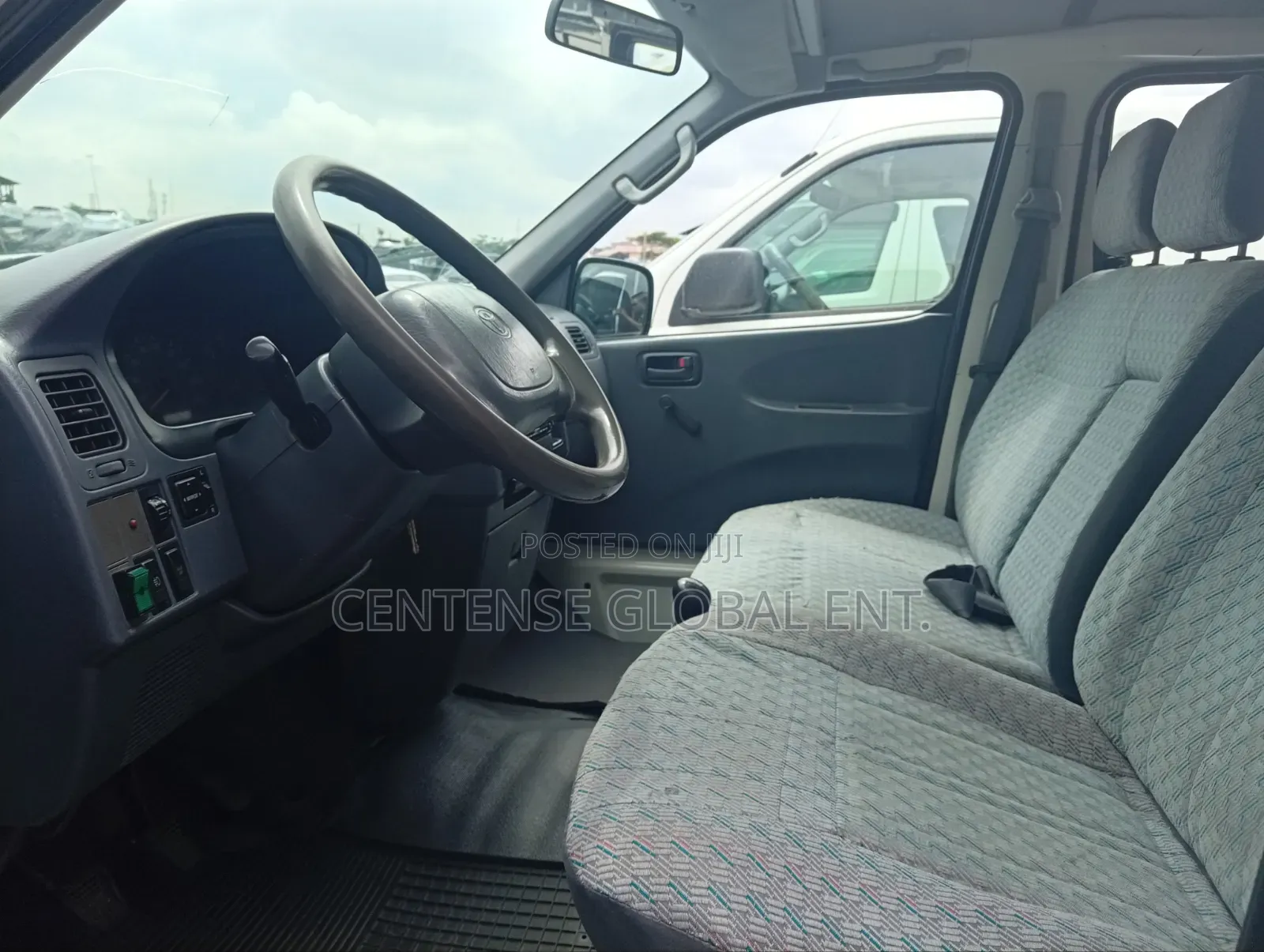 Toyota HiAce 2005 White