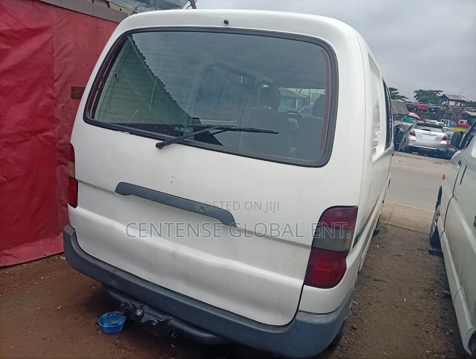 Toyota HiAce 2005 White